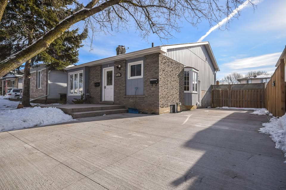 31 Keewatin Avenue, Kitchener